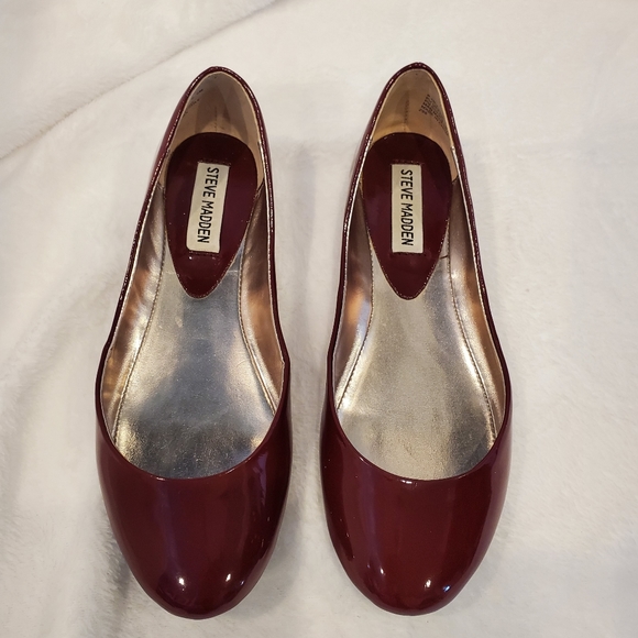 Steve Madden Shoes - Steve Madden burgundy wine patent flats "Heaven"